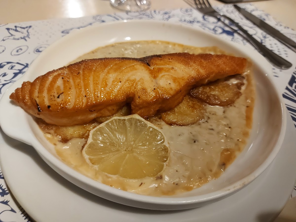 Біля каміну — Restaurant