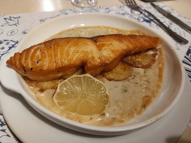 Біля каміну
